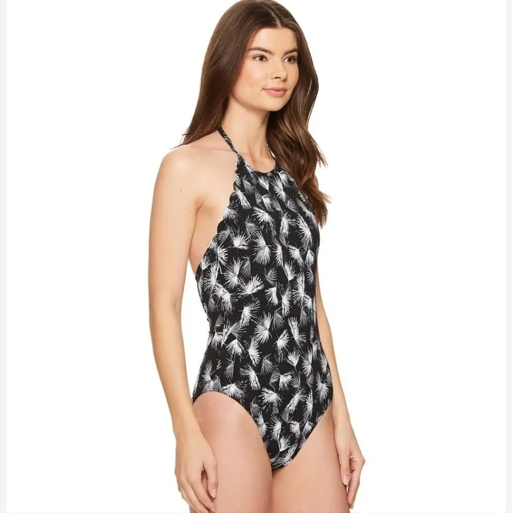 La Blanca Petal Pusher One-Piece Women's - Picture 2 of 14